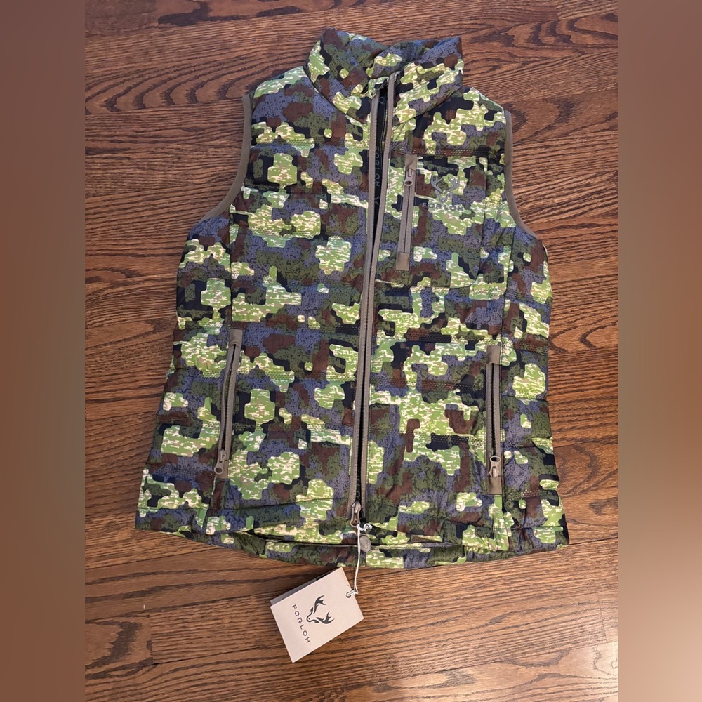 NWOT Women’s XS Quilted Camouflage Zip Vest - Green Camo / “Green Cover” color